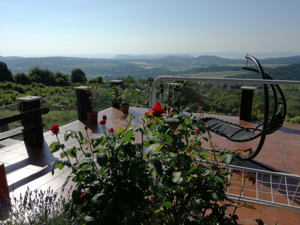 Borospince Vendégház Pécsely Exterior foto