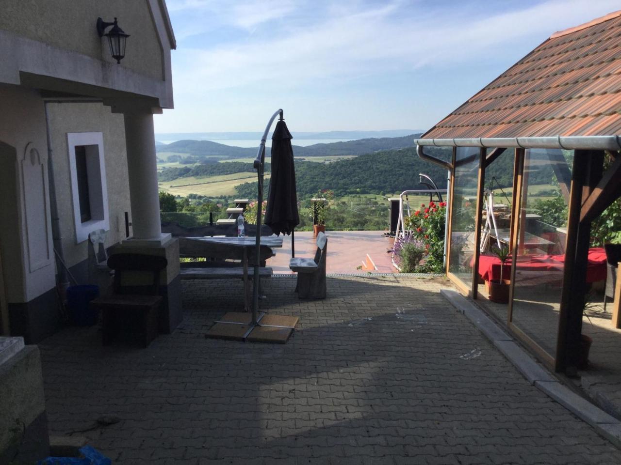 Borospince Vendégház Pécsely Exterior foto