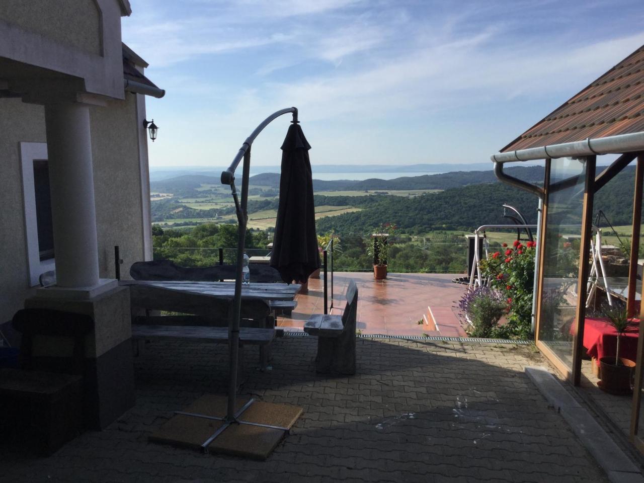 Borospince Vendégház Pécsely Exterior foto